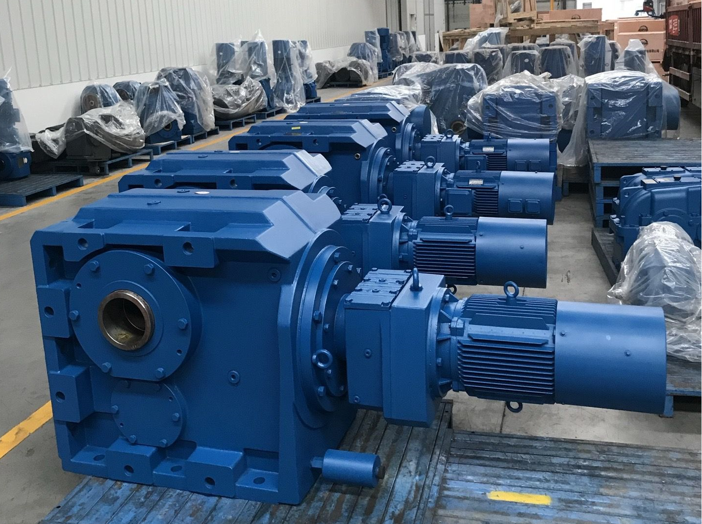 Helical Gearbox — parallel-axis helical gears for smooth continuous industrial operation